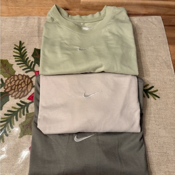 Nike Women's Sage Green Crop Top 3 pieces - Picture 7 of 7